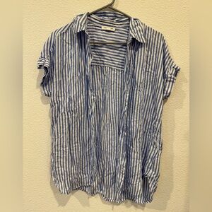 Beachlunchlounge button up top